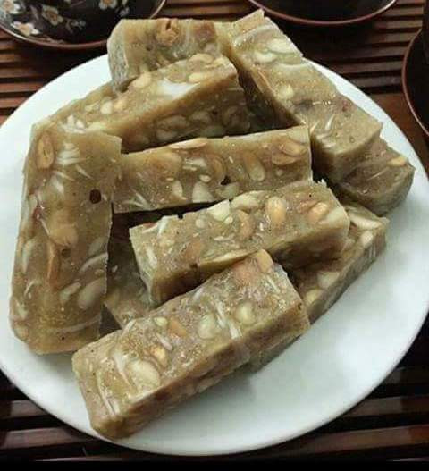 Long cake – specialty of Kinh Mon